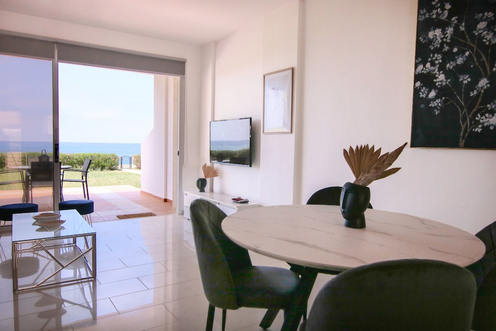 Phaedrus Living Beachfront Villa Riva