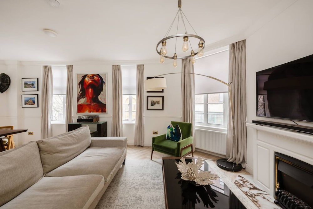 Luxury 3-bed Marylebone Home Security Elevator