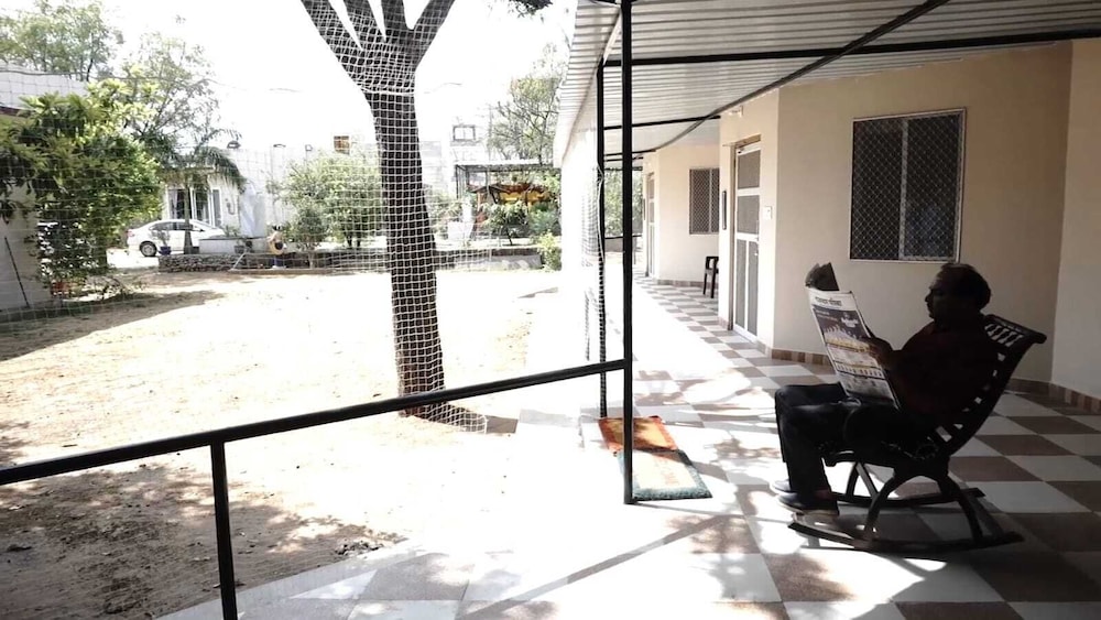Shyam Luxurious Huts & Guest House