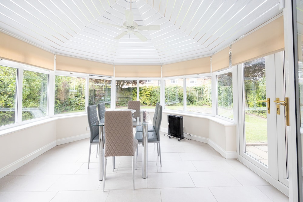 Modern Family Home In South Manchester/Stockport