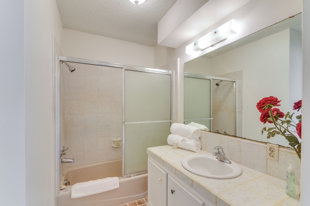 2 Mi to Dtwn: Spacious Angleton Home w/ Courtyard!