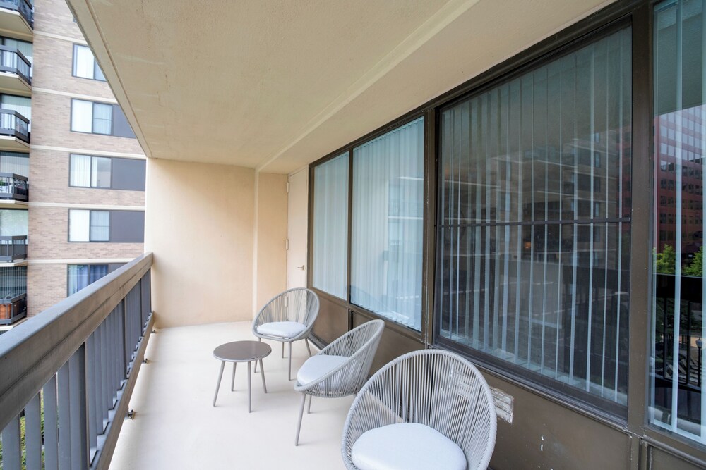 Modern Apartment with Top Amenities