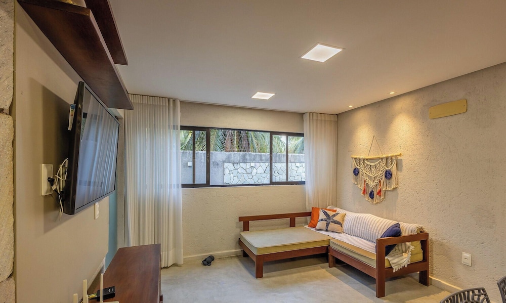 House w/ Pool 140m From the Beach Clb0002