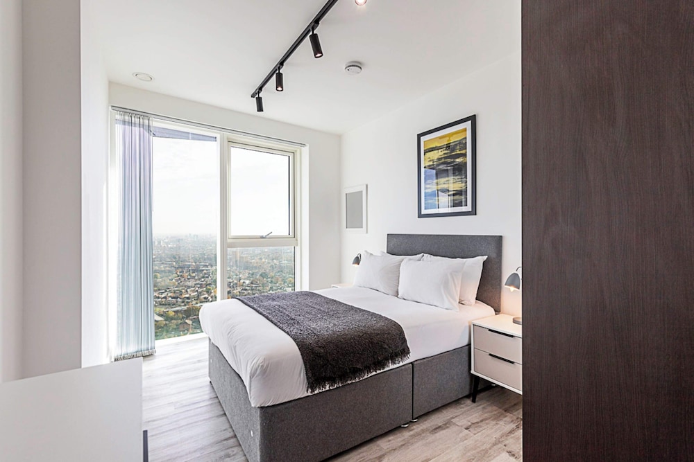 High Rise Apartment in Acton view 4