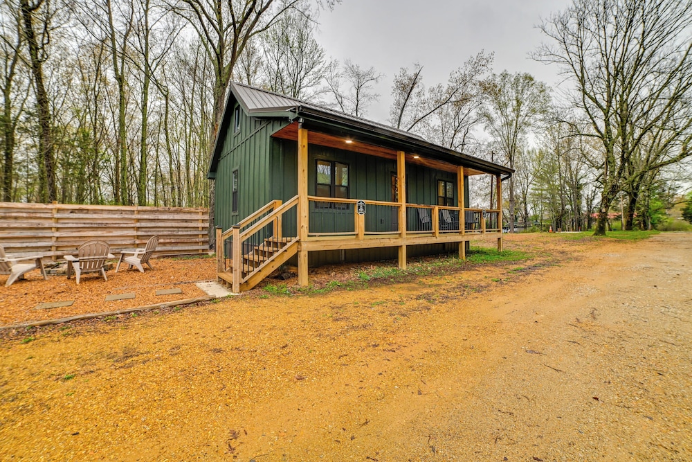 Walk to Marina: Springville Cabin w/ Fire Pit!