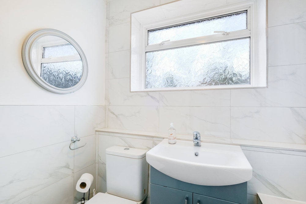 Spacious 4-Bedroom 2-Bath Home in Bywood