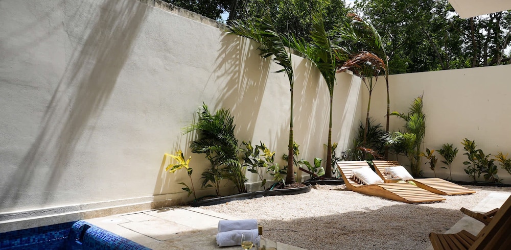 Modern 1BR w Private Pool Surround Speakers
