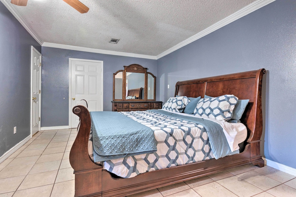 Ocean Springs Family Home < 1 Mi to Beach view 4