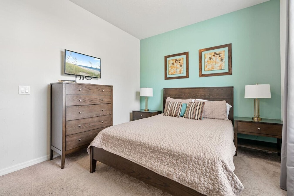 Spacious 5BR Villa w Private Pool Near Disney