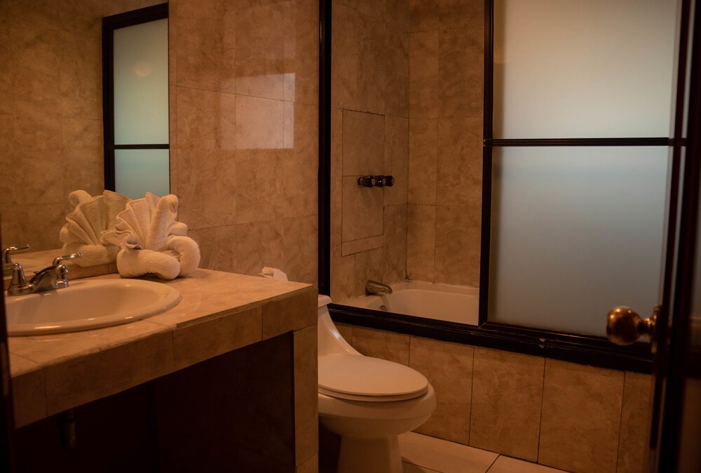 Hotel Royal Park - Property Image 5