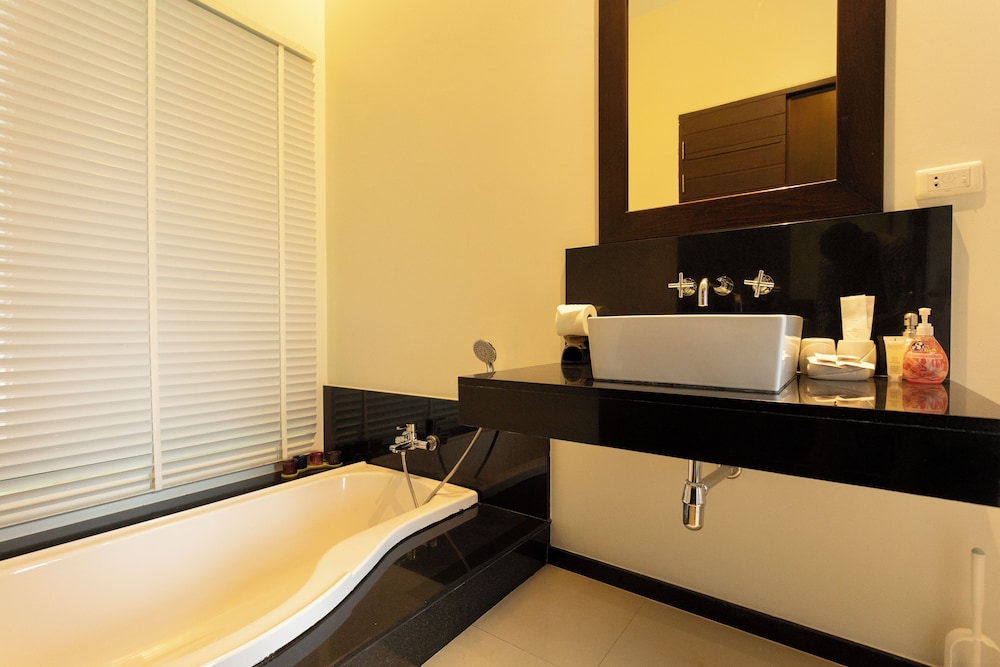 3BR PoolVilla Near Nai Harn Beach V113