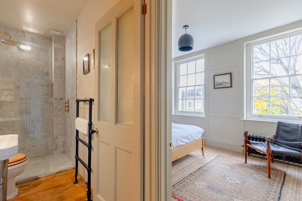 Spacious & Elegant 2BD Victorian Flat - Islington!