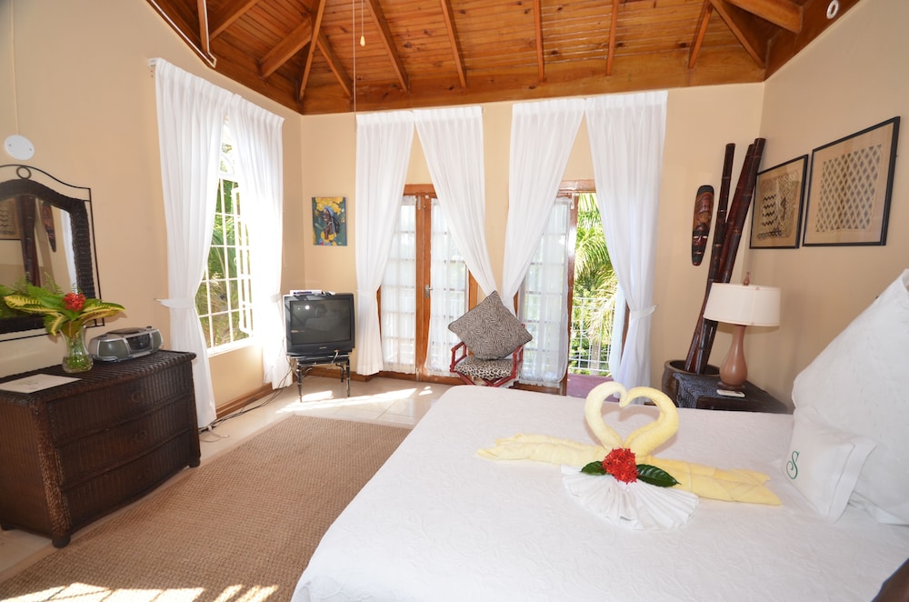 Summerhill, 8BR by Jamaican Treasures