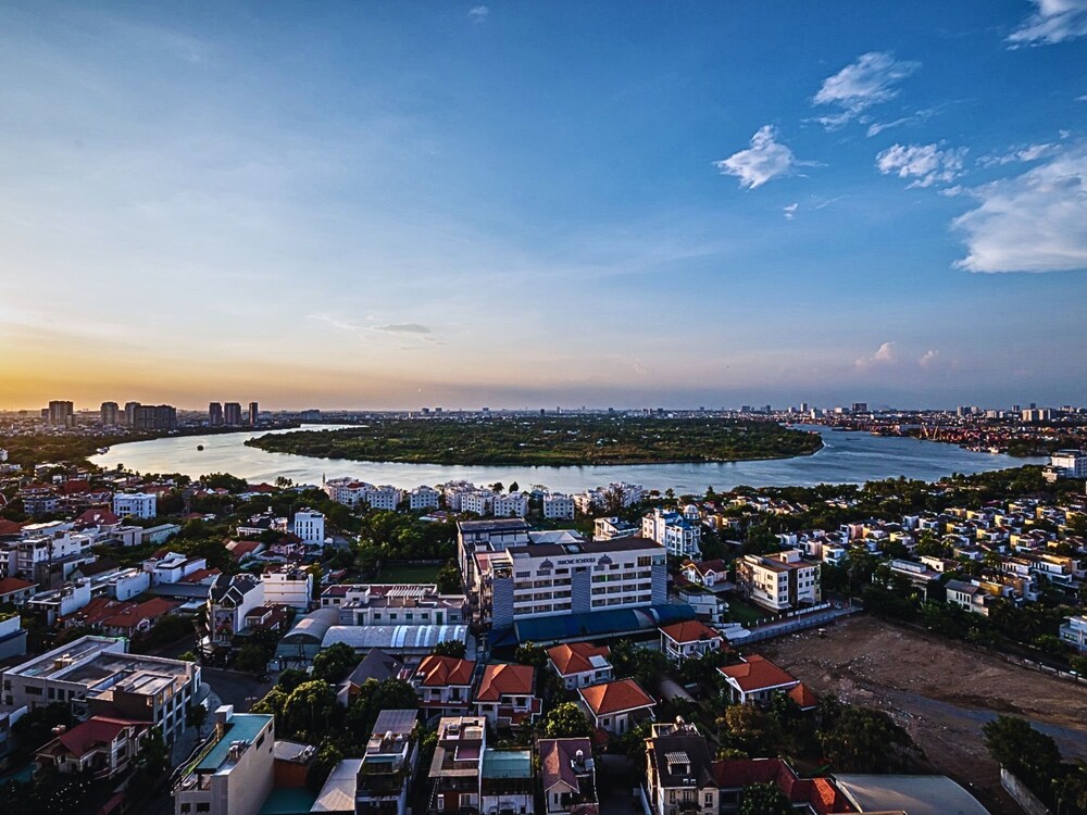 The Lumiere Luxury Citypoint ANGIA