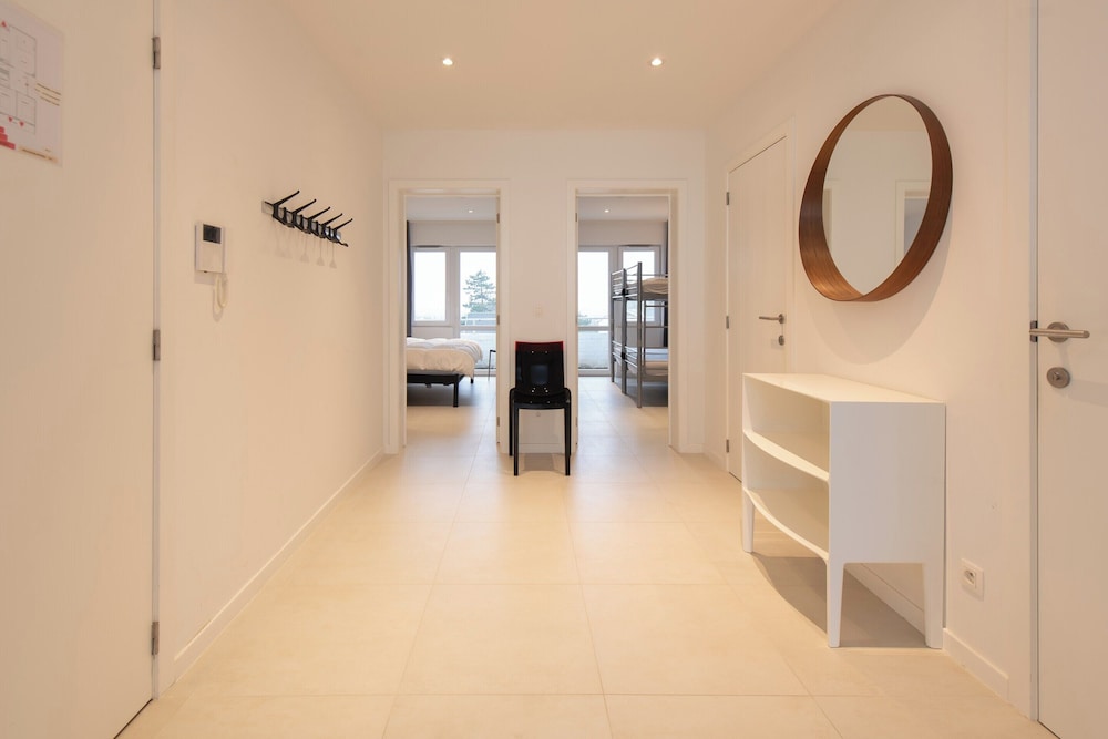 Apartment on Zeedijk With Sea View