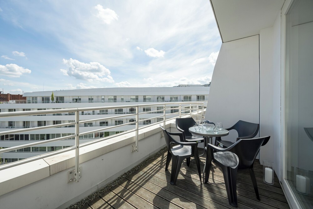 Luxury Apartment by Renters Prestige