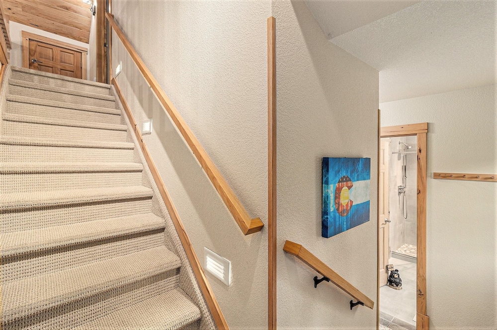 Solitude Beaver #3 - Estes Park 2 Bedroom Condo by RedAwning