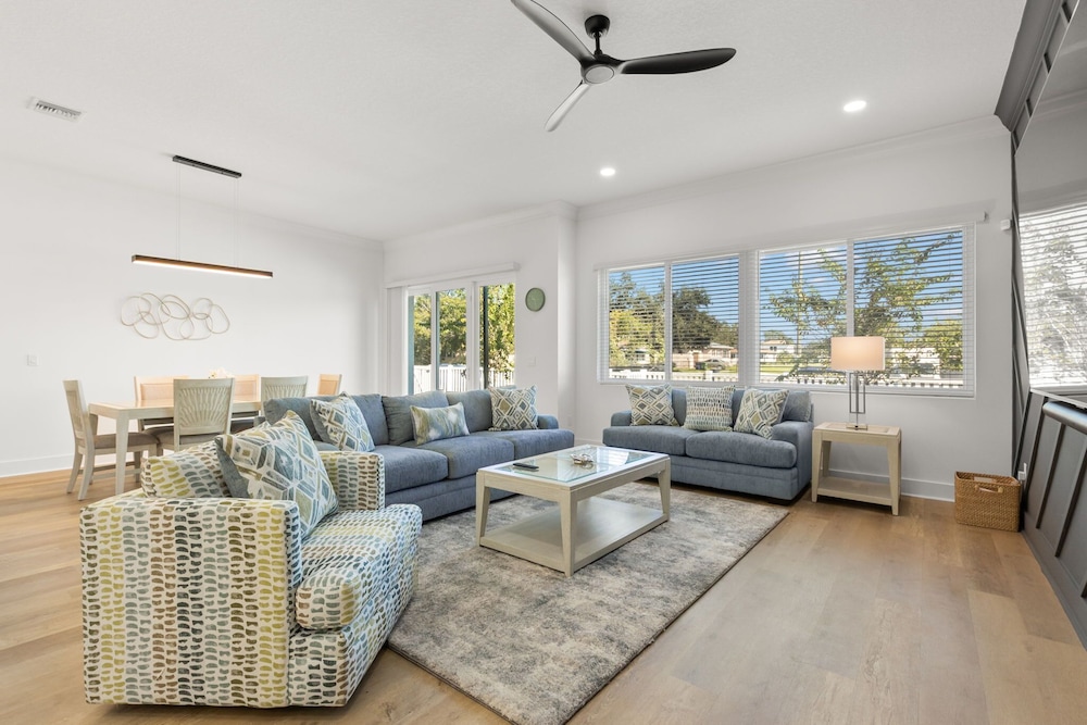 NEW Casa Sol Casa Cielo - Luxurious Newly Built Tampa Townhouses In Prime Location
