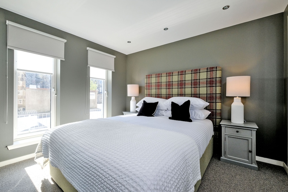 Executive three Bedroom Apartment in Aberdeens West End