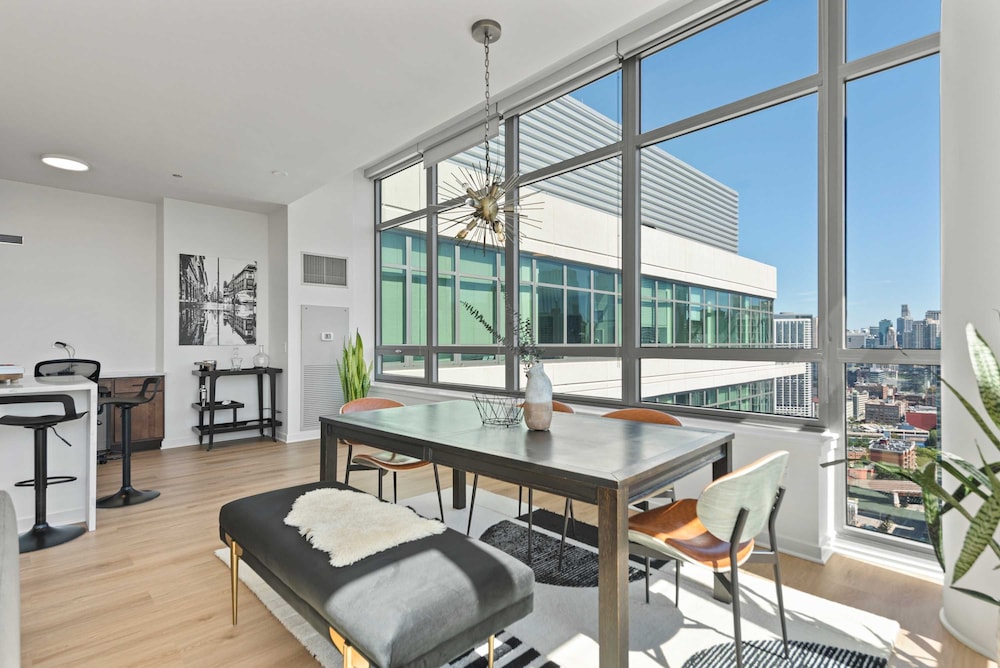 Group Stay 3 Penthouses in the Same Building