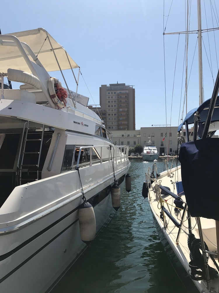 Raxul Boat