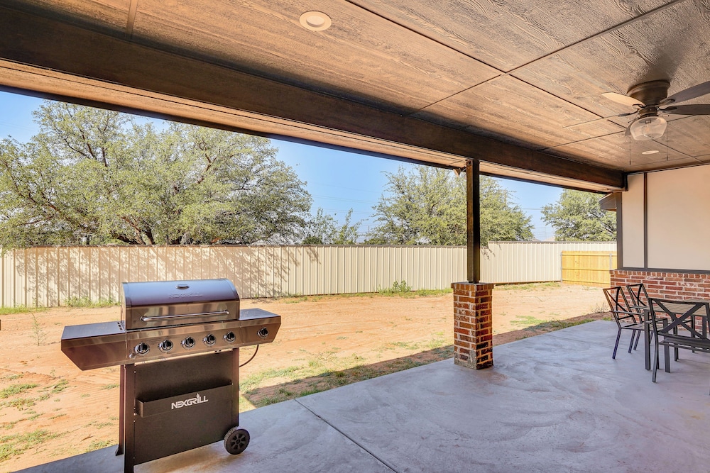 Golf, Shop & Explore: Home 5 Mi to Dtwn Midland!