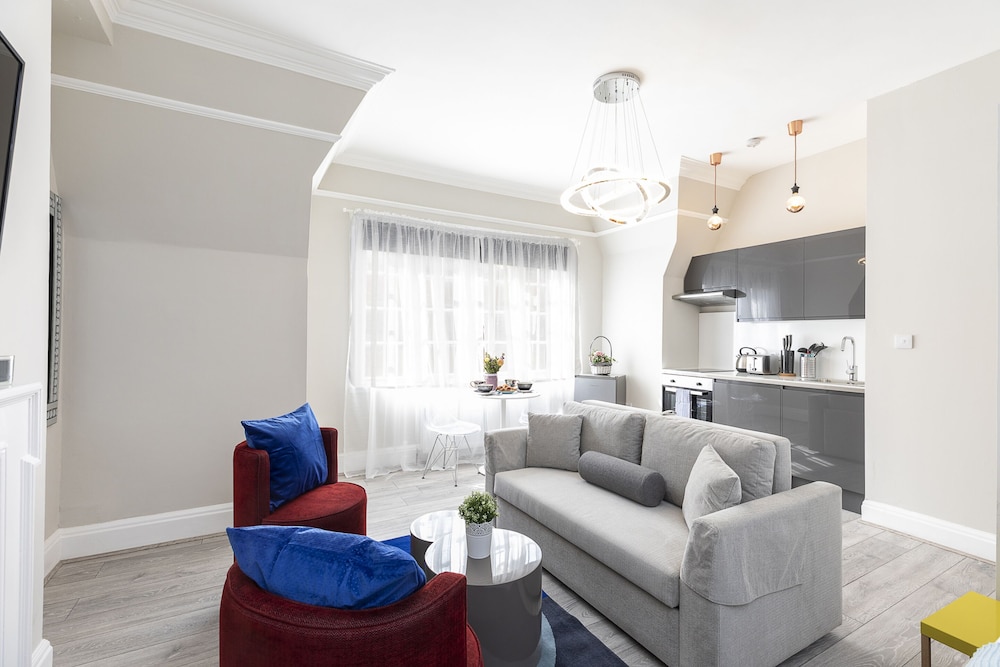 Luxurious Air Conditioned Apt High Street Kensington
