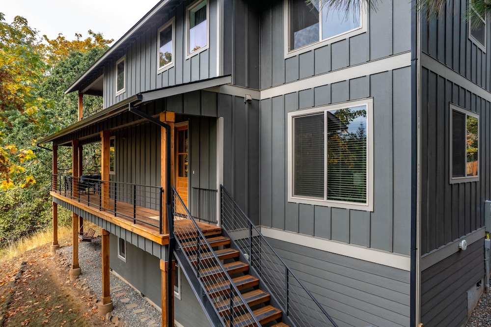 Evergreen Retreat Ab 30 Night Minimum 4 Bedroom Home