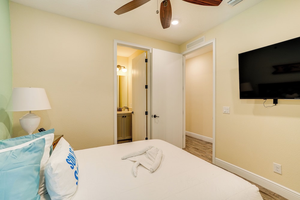 Margaritaville Cottage w/ Hot Tub: 3 Mi to Disney! view 2