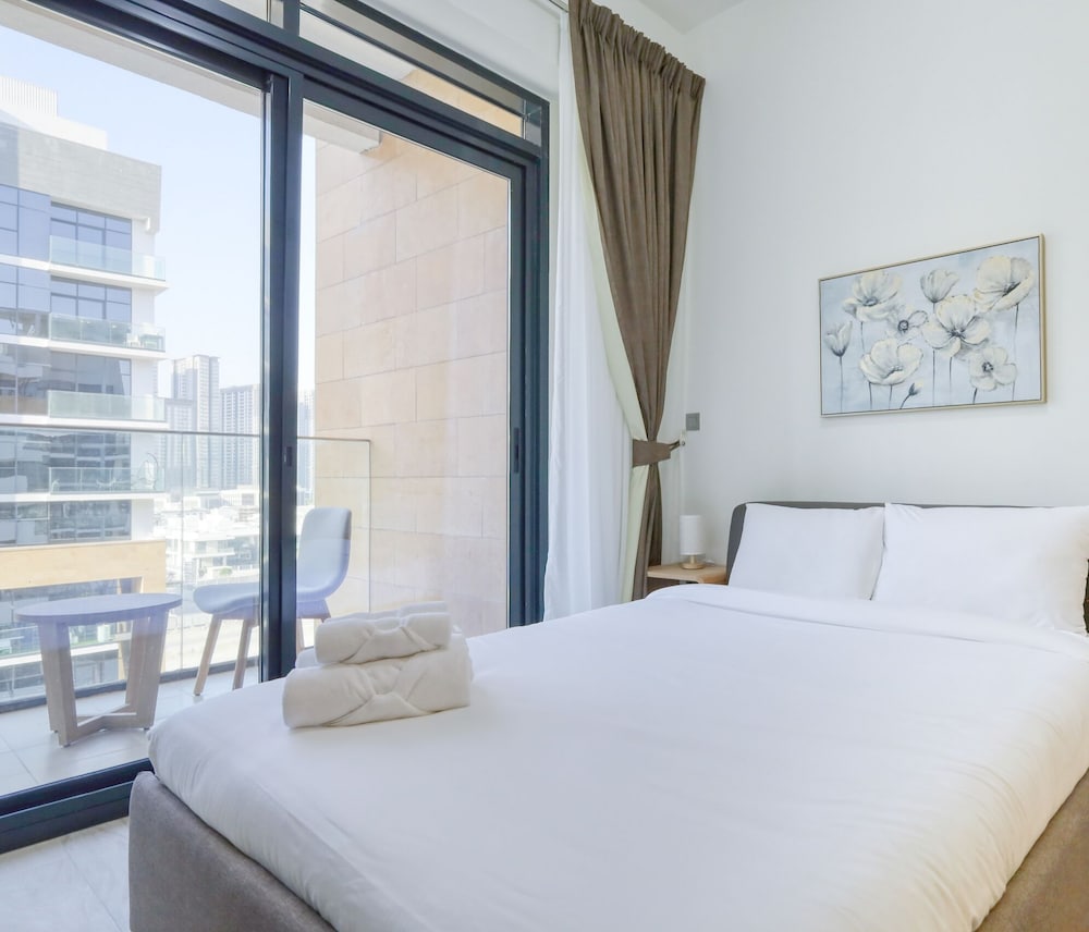 Chic Modern Studio in Azizi Riviera