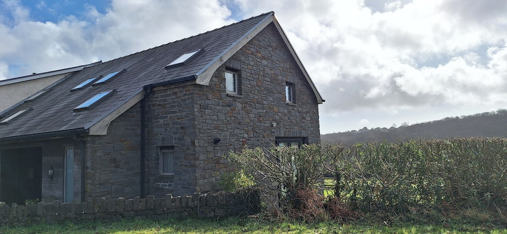 Countryside Cottage in Swansea Near Gower