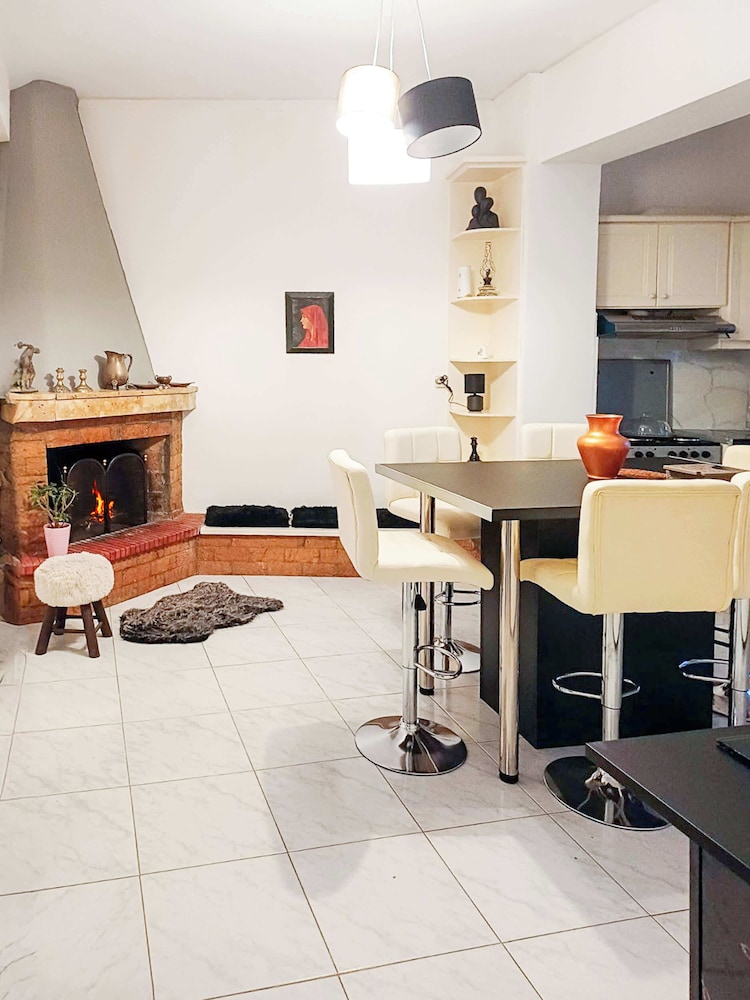 Filiatra Modern Getaway With Panoramic Views
