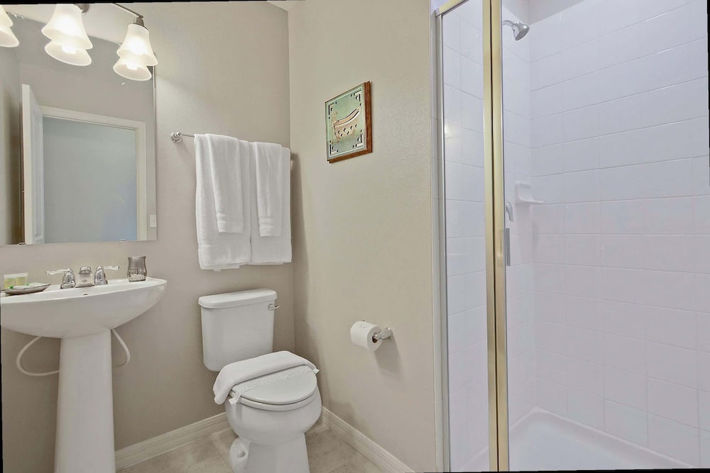 Modern 4BR Townhome Near Disney in Gated Resort