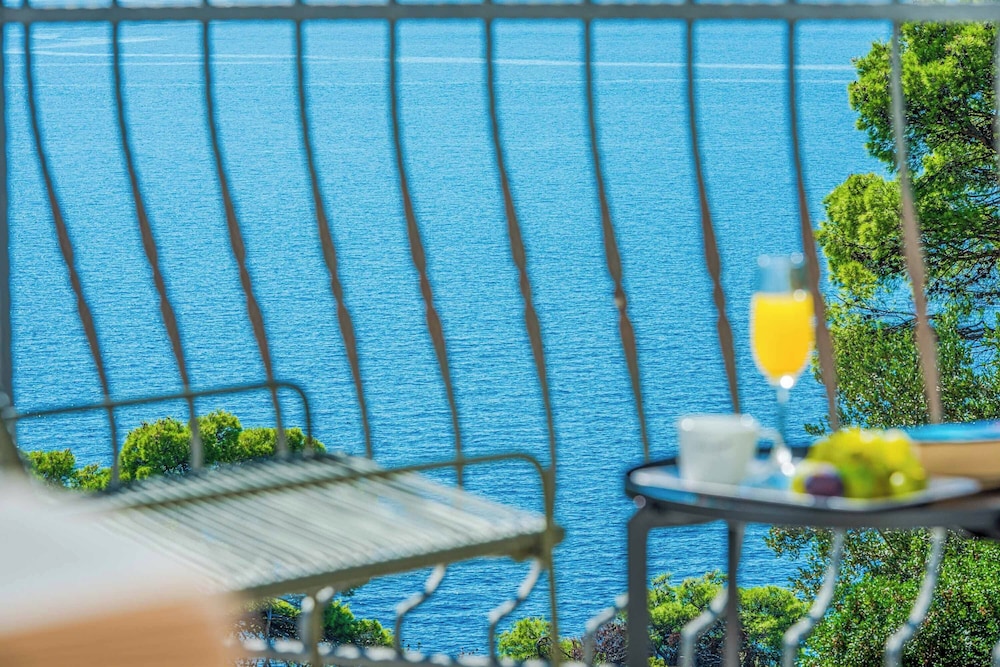 Relaxed Shore
