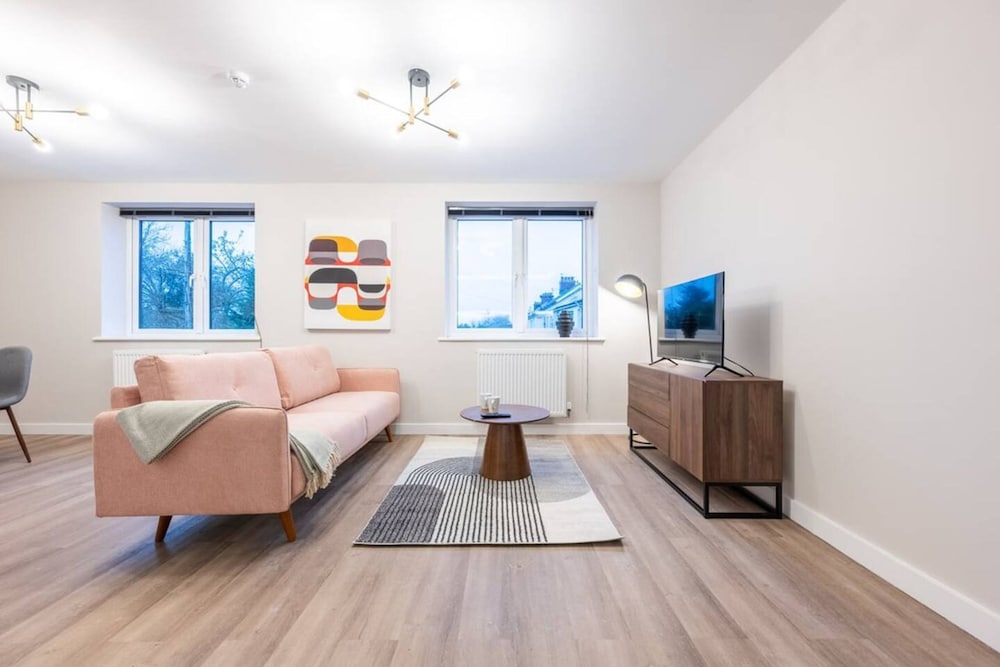 Luxurious 2 Bed Central Cardiff Free EV Charge