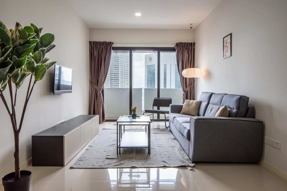 A Lovely & Comfy Suite at Suasana Suites JB 11