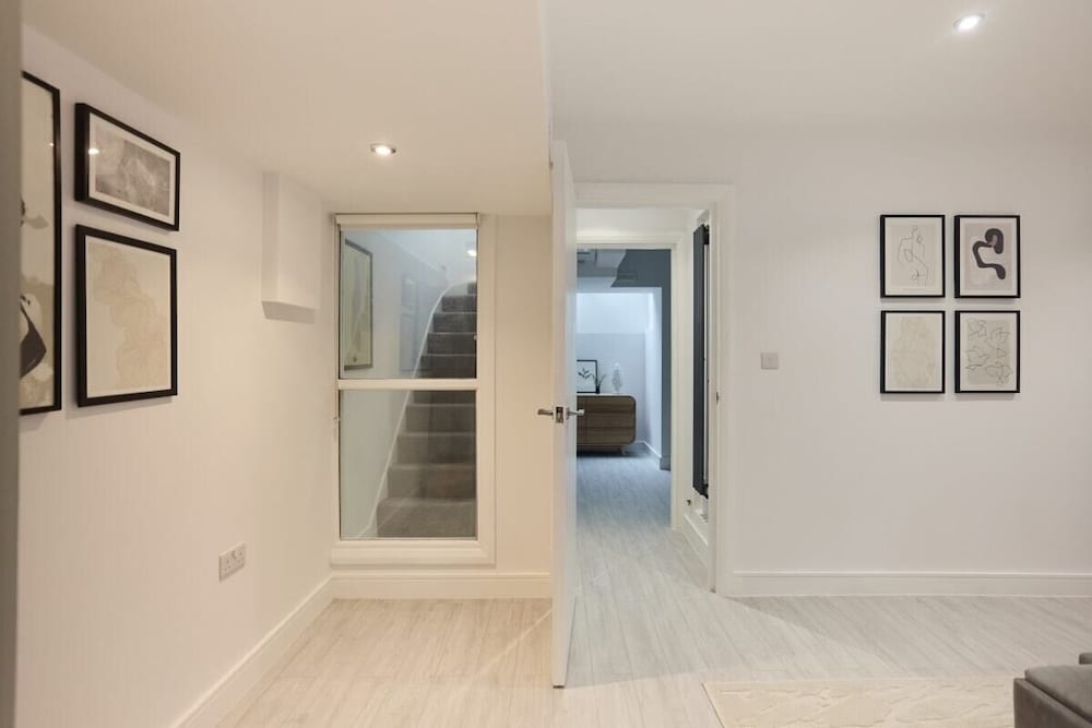 The Kingswood Place - Modern 2bdr With Terrace