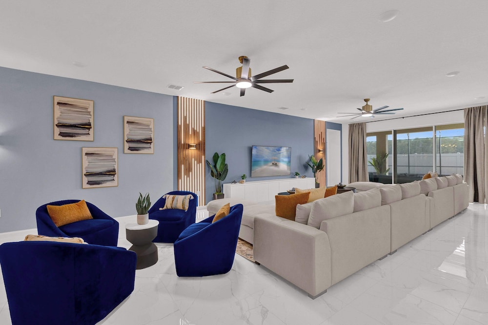 Upstay Epic 15br Mansion for Big Groups Near Parks