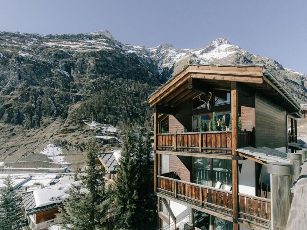 Charming 4-bedroom Apartment in the Heart of Zermatt