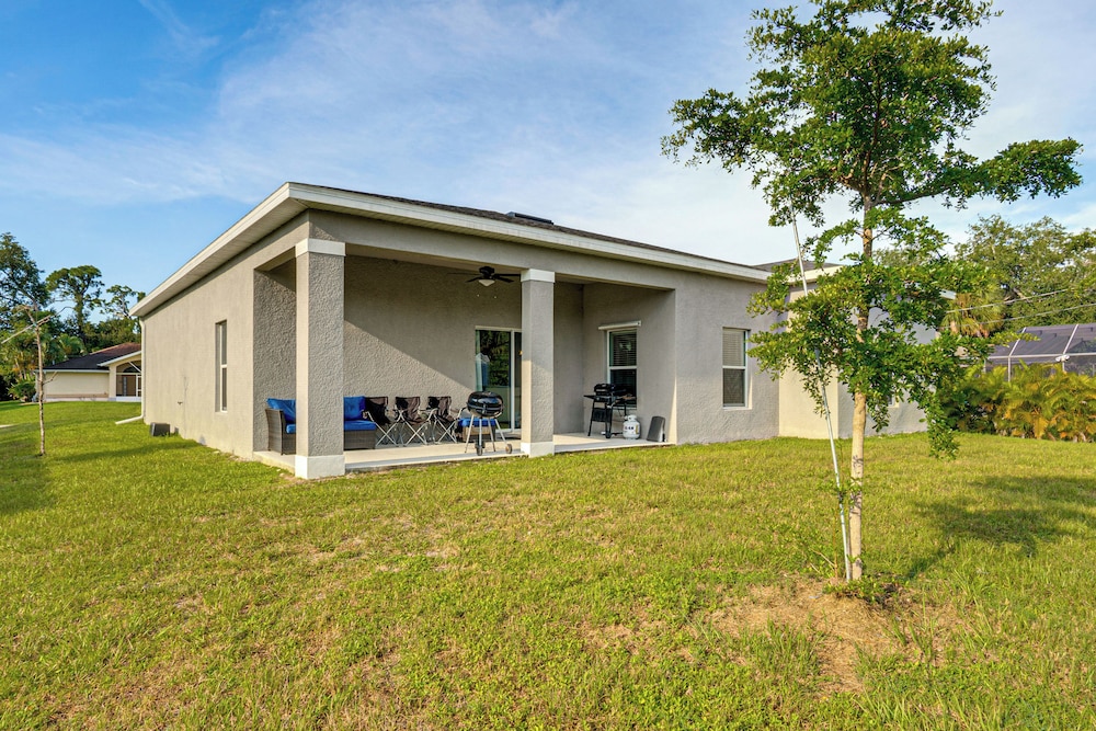 Golf, Shop & Beach-hop: Port Charlotte Gem w/ Yard