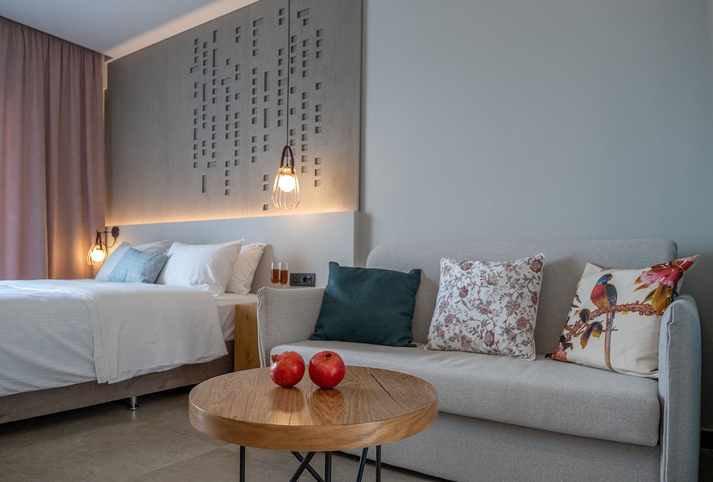 Elixia en Nafplio — hotel room