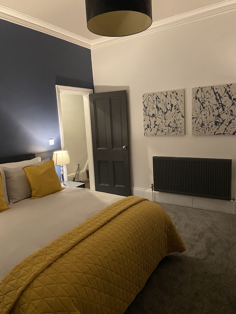 Refurbished 3 Bed House in Manchester view 2