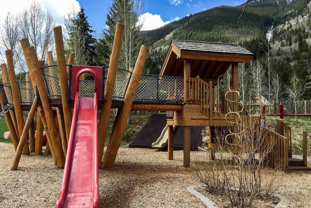 Cozy East Vail Condo ~ 6 Mi to Vail Village!