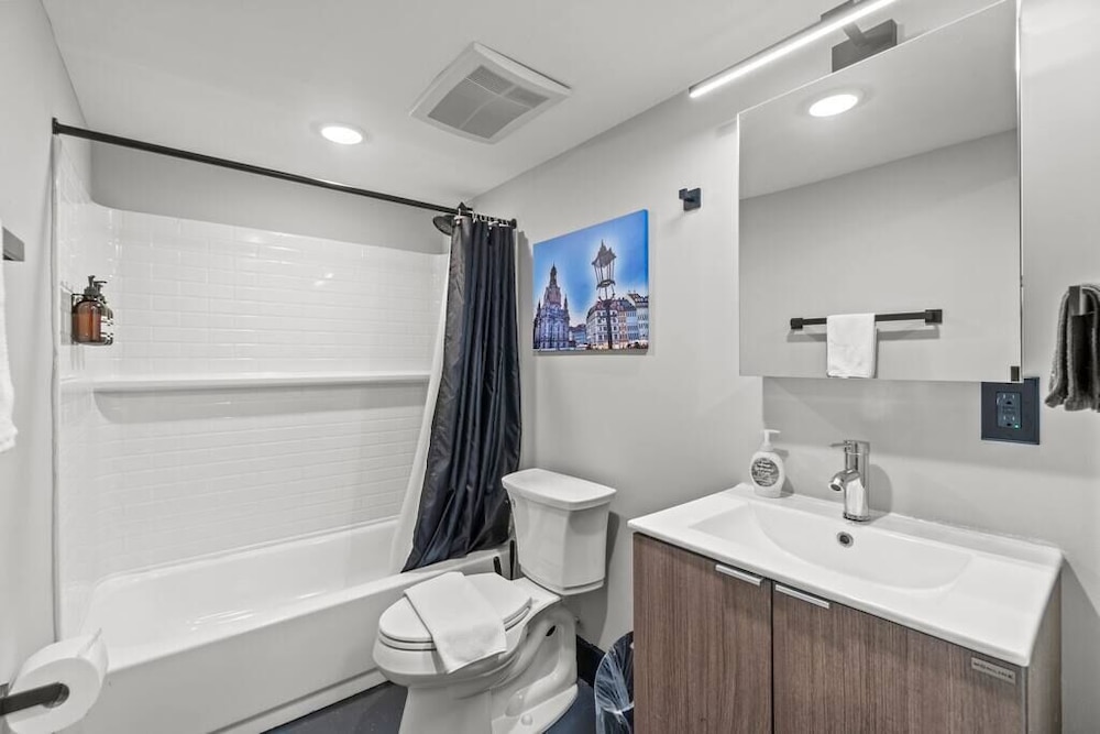 Spacious Massive Logan Circle DC Rowhouse view 5