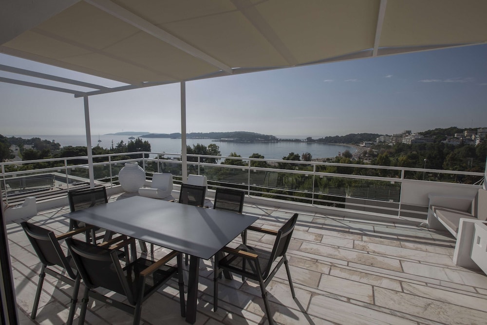 Luxury penthouse with stunning riviera view by GHH