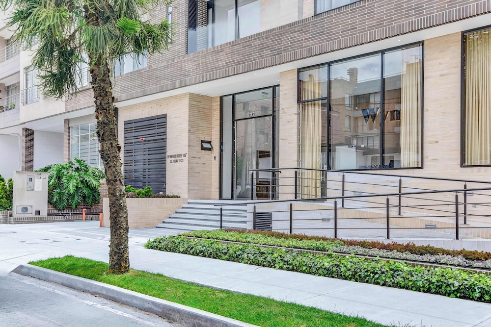 w Trendy Loft w Balcony in Santa Barbara