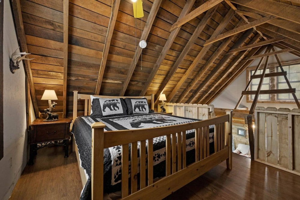 Smoky Mountain Cabin With Stunning Views
