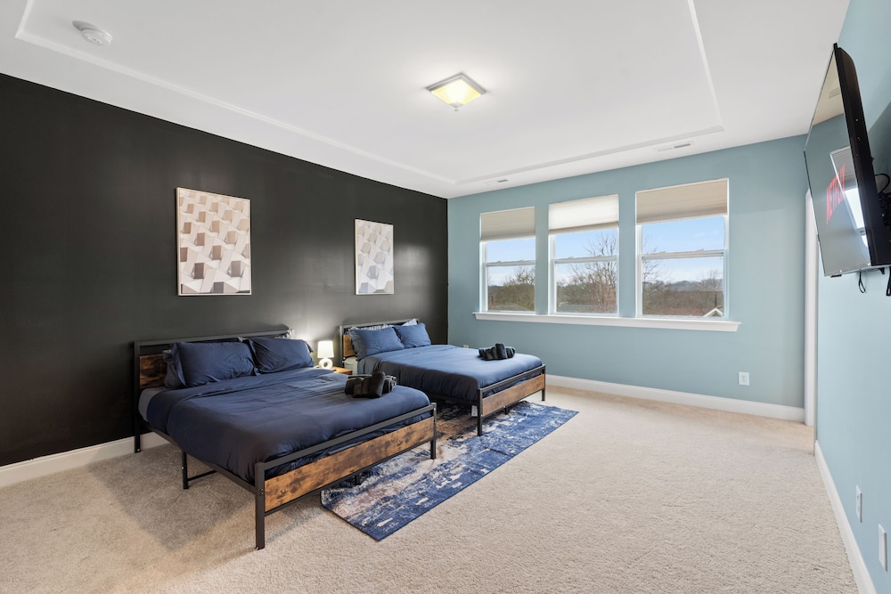 Luxe 3BR Townhouse in Camp North End