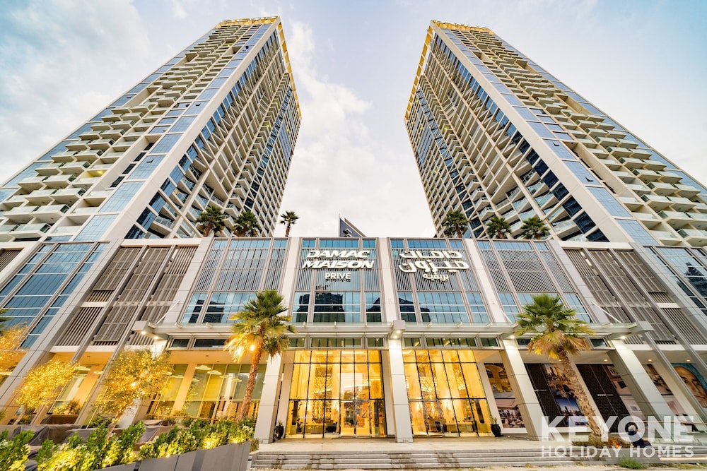 Elegant Studio Living in Privé