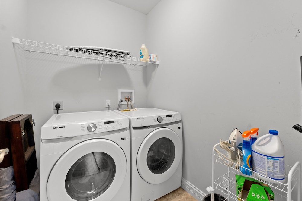 Modern Home W/garage Near SLU JZ Vacation Rentals